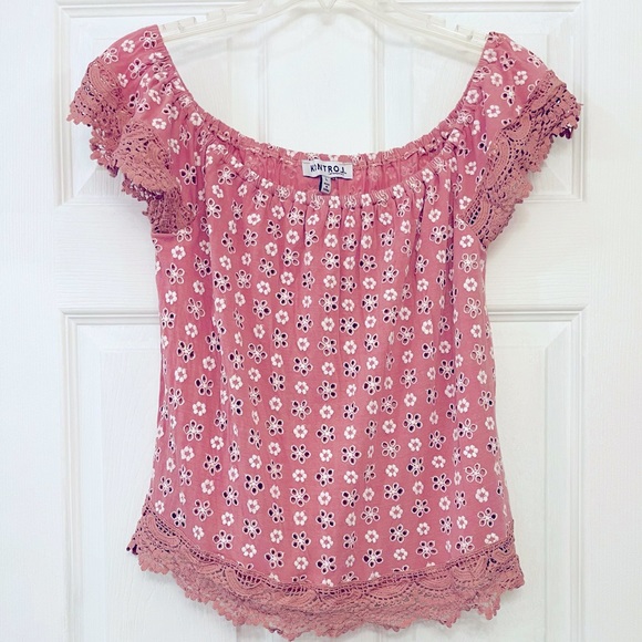 kontrol Tops - on or off shoulder eyelet lace front lined mauve